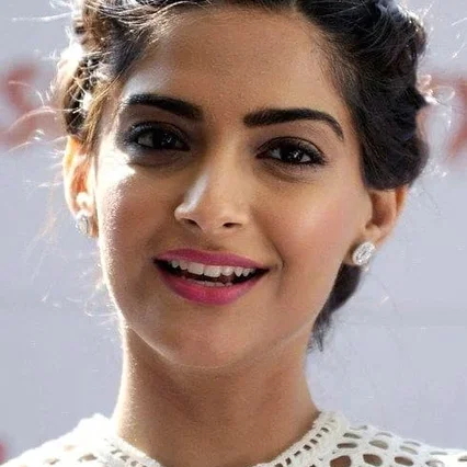  Sonam Kapoor Ahuja