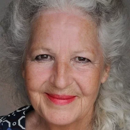  Roselyn Geslot