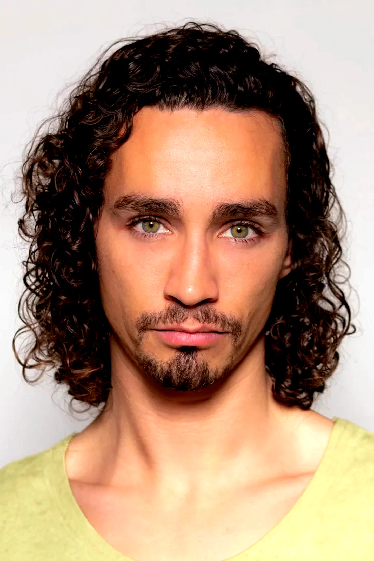 Robert Sheehan