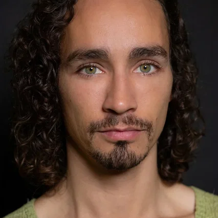 Robert Sheehan