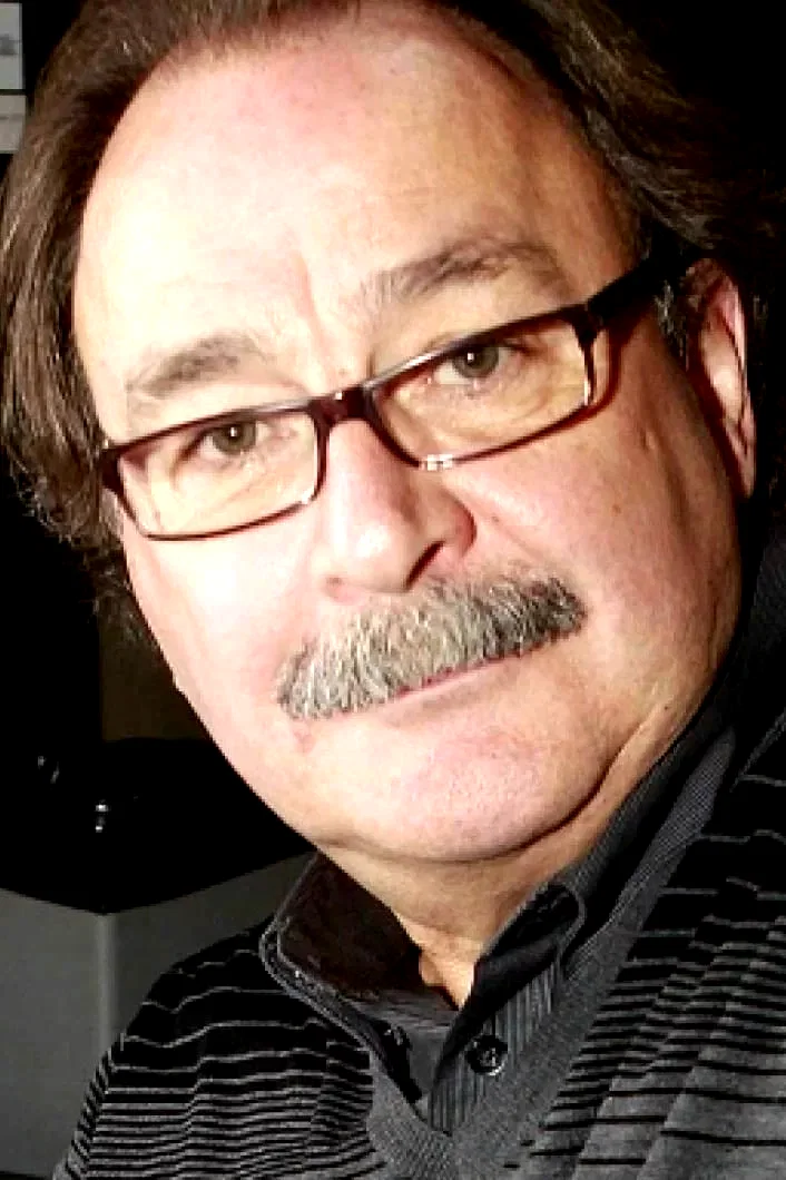  Robert Menard
