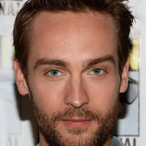 Photo star : Tom Mison