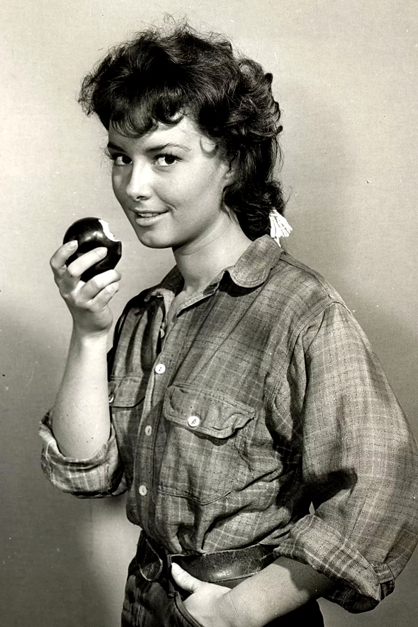  Gigi Perreau