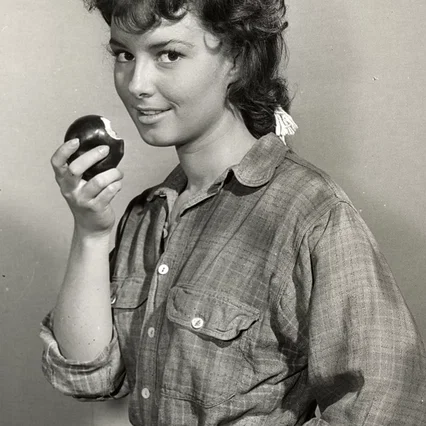  Gigi Perreau