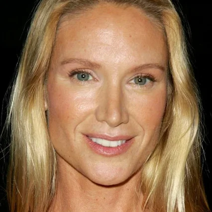 Kelly Lynch