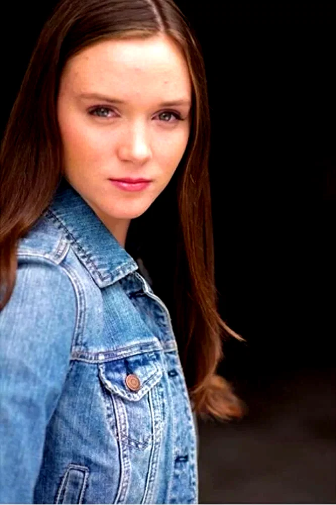  Ava Hughes