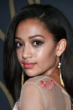 Samantha Logan photo