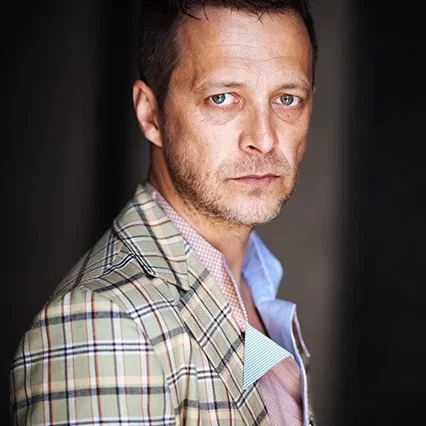  Levente Molnár