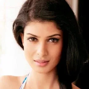 Photo star :  Tina Desai