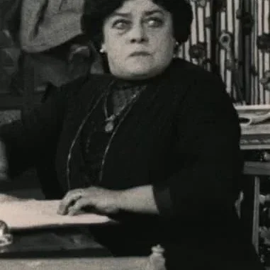  Marie Dorly