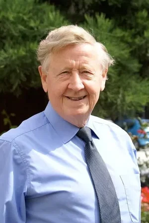  Bernard Atha photo