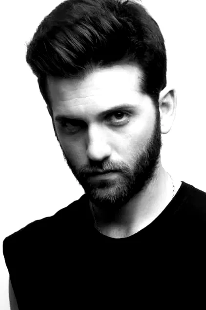 Roy  Nik