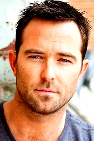 Sullivan Stapleton