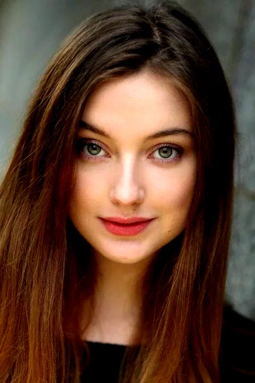  Antonia Clarke