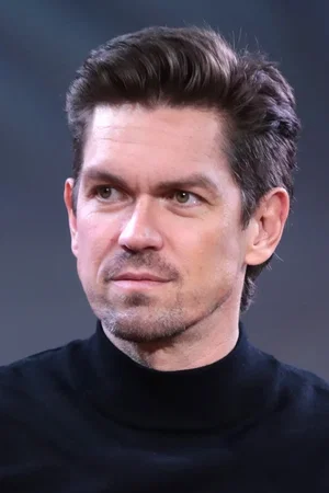 Steve Howey photo