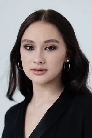  Lola Tung photo