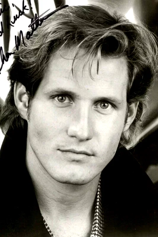 Thom  Mathews