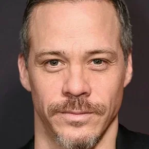 Photo star : Michael Raymond-james