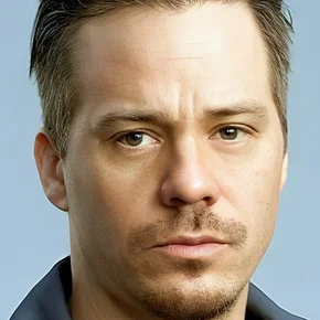 Photo star : Michael Raymond-james