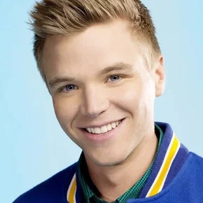 Photo star : Brett Davern