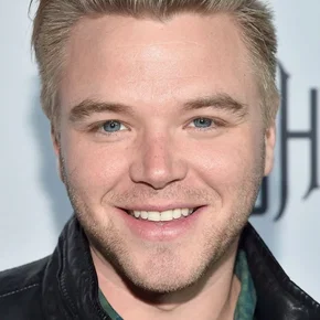 Photo star : Brett Davern