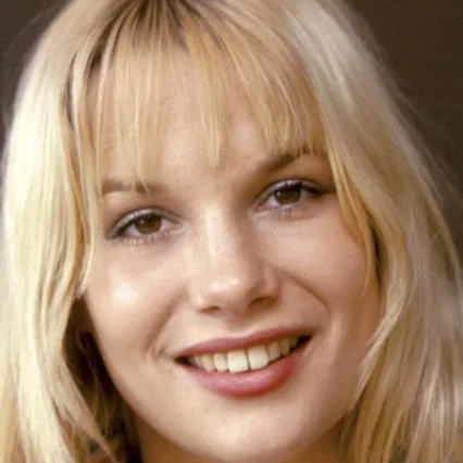  Monique Van De Ven