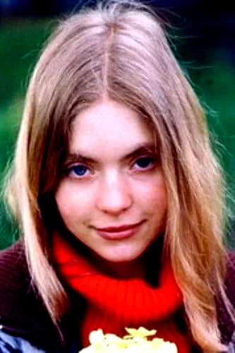 Judi  Bowker