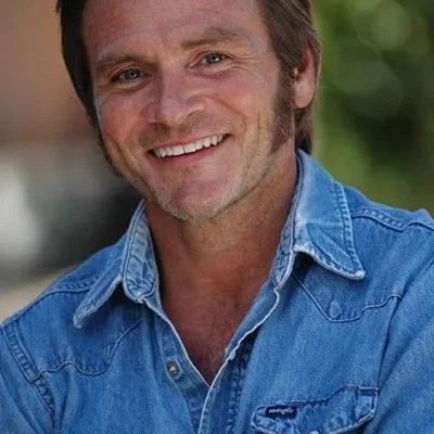  Douglas Bennett