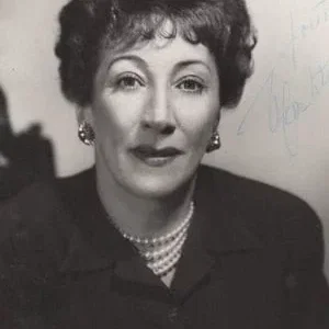  Martita Hunt