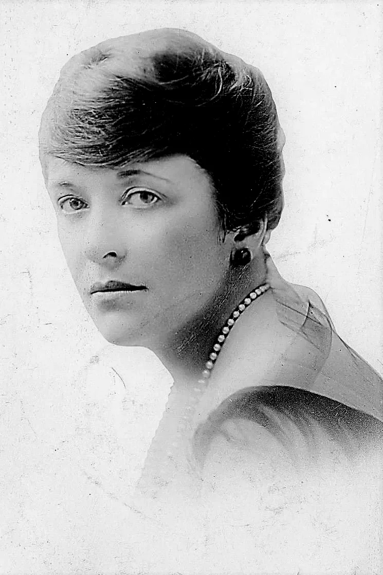 Julia Dean