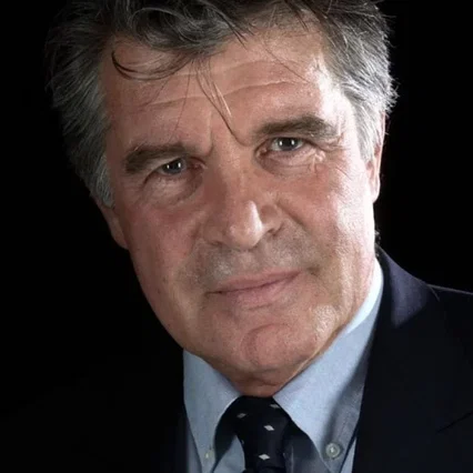  Oliver Tobias