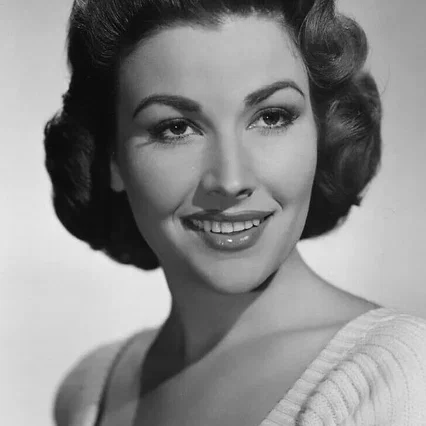  Mara Corday