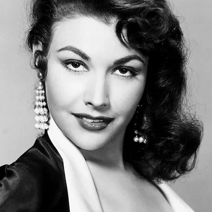  Mara Corday