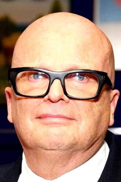  Dominic Savage