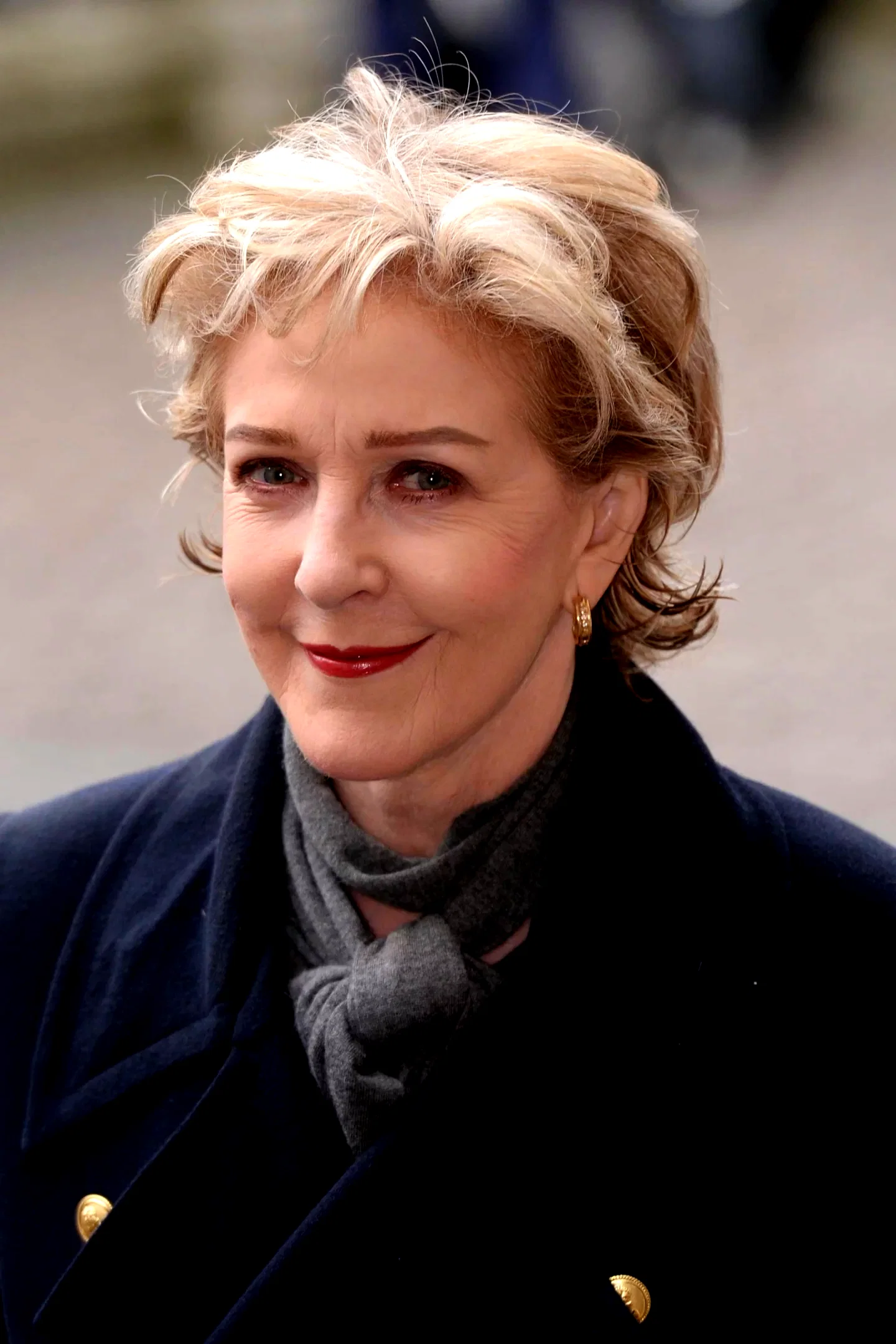  Patricia Hodge