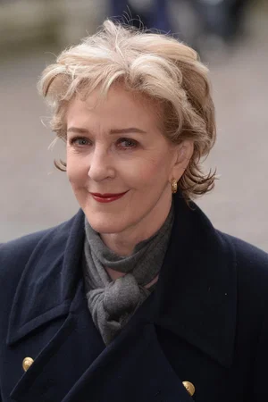 Patricia Hodge photo