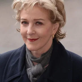 Photo star :  Patricia Hodge
