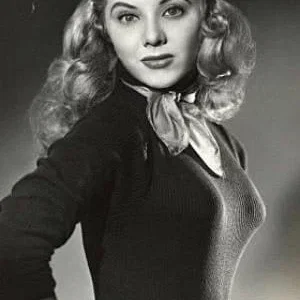  Georgine Darcy