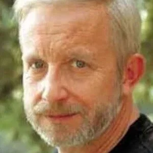  Maciej Szary