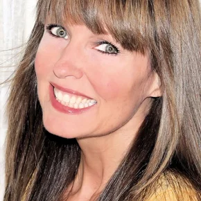 Photo star :  Deborah Foreman