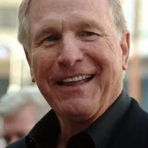 Photo star :  Wayne Rogers