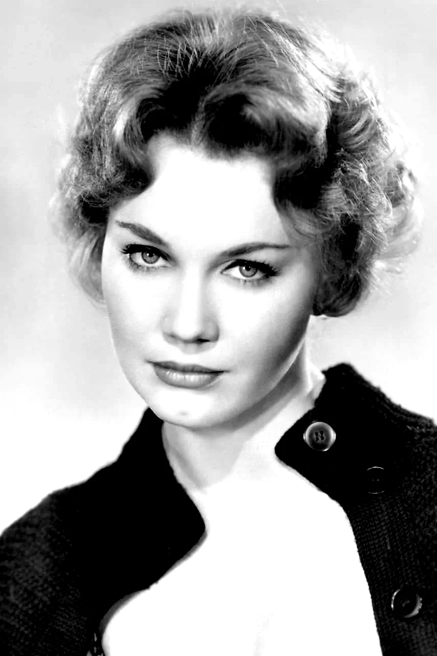  Elizabeth MacRae