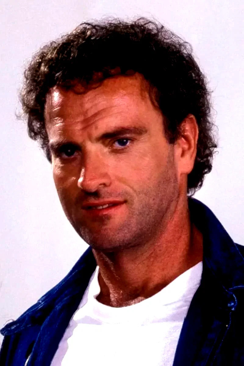  Kevin Dobson