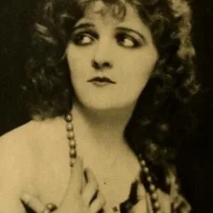  Miss DuPont
