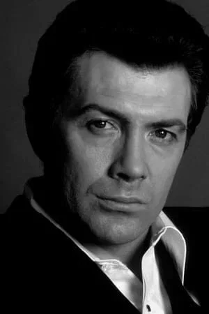 Lewis  Collins photo