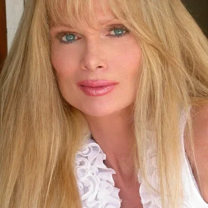  Laurene Landon