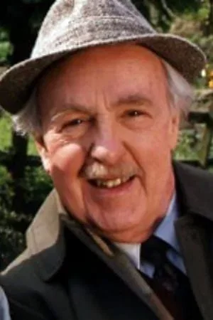  Derek Benfield photo