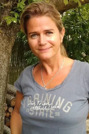  Julie Glenn photo