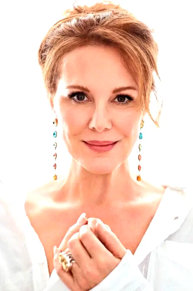 Elizabeth Perkins