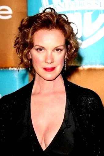 Elizabeth Perkins